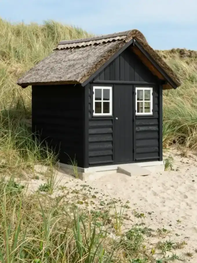 Foto: dansk sommerhus ved klitter